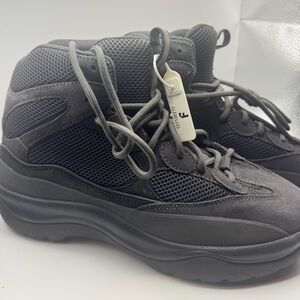 Yeezy Graphite Season 6 Graphite Desert Boots